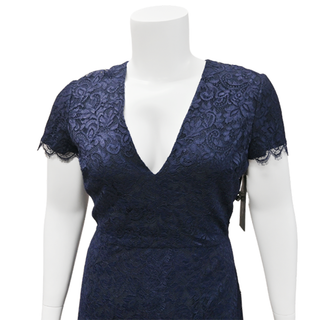 MONIQUE LHUILLIER | Midnight Lace Dress