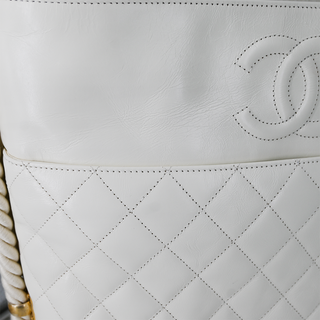 CHANEL | Crumpled Calfskin En Vogue Hobo Bag