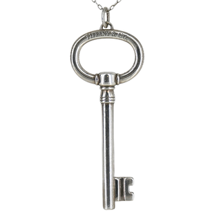 TIFFANY & CO | Oval Key Pendant Necklace