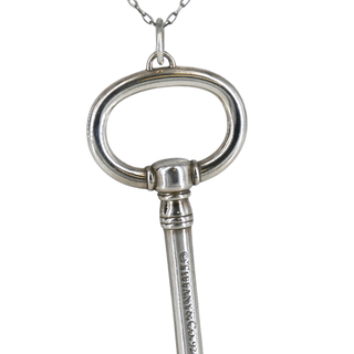 TIFFANY & CO | Oval Key Pendant Necklace