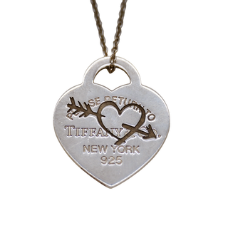 TIFFANY & CO | Return To Tiffany Etched Heart &amp; Arrow Pendant Necklace