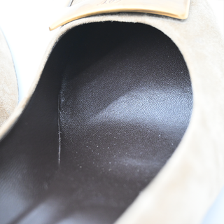 ROGER VIVIER | Trompette Beige Suede Pumps