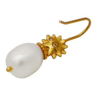 JULIE VOS | Flora Pearl Hook Earrings
