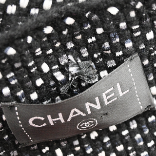 CHANEL | CC Black & White Knit Scarf