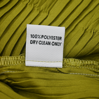 LA VIE STYLE HOUSE | Bright Olive Pleated Geometric Dress