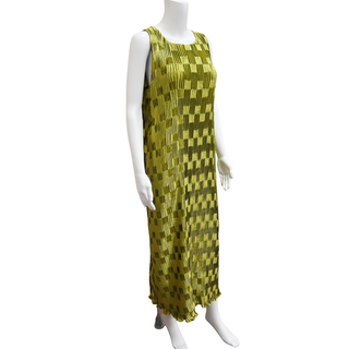 LA VIE STYLE HOUSE | Bright Olive Pleated Geometric Dress