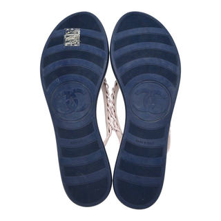 CHANEL | Navy Rubber Quilted Chain Colorblock Thong Sandals