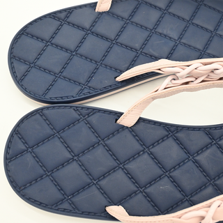 CHANEL | Navy Rubber Quilted Chain Colorblock Thong Sandals