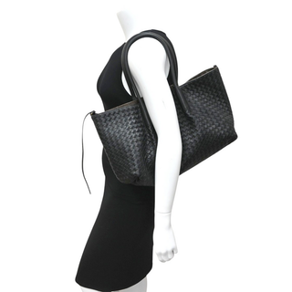 BOTTEGA VENETA | Black Intrecciato Pinacoteca Reversible Shoulder Bag
