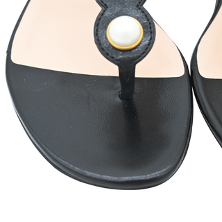 GUCCI | Willow Faux Pearl Black Leather T-Strap Sandals