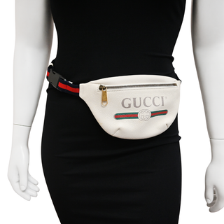 GUCCI | Small Grained Leather Logo Belt Bag