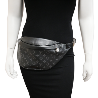 LOUIS VUITTON | Discovery Monogram Eclipse Bumbag