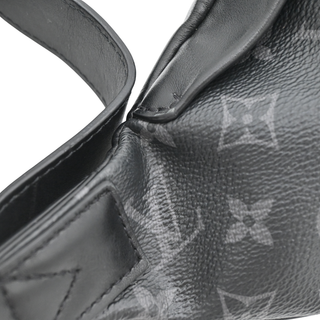 LOUIS VUITTON | Discovery Monogram Eclipse Bumbag