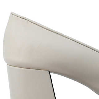 Elio Ivory Leather Pumps