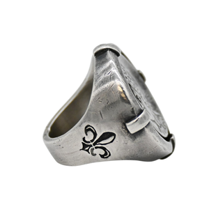 FRENCH KANDE | Mini Medallion Louis XIV Signet Ring