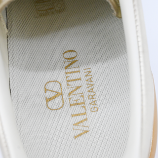 VALENTINO GARAVANI | Upvillage Gold Metallic Leather Low-Top Sneakers