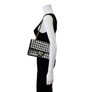 CHANEL | Woven Houndstooth Medium Single Flap Shoulder Bag