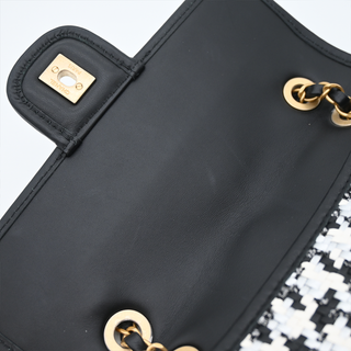 CHANEL | Woven Houndstooth Medium Single Flap Shoulder Bag