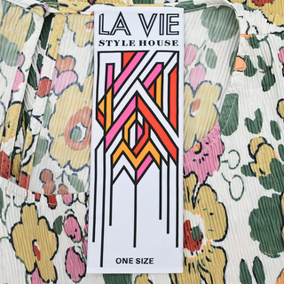 LA VIE SH | Floral Pleated Sleeveless Shift Dress