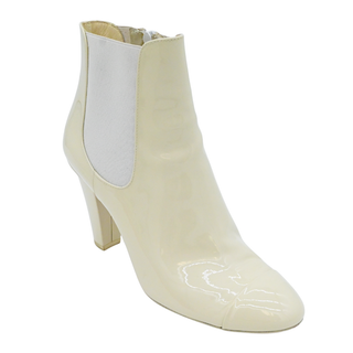 CHANEL | Off-White Interlocking CC Logo Chelsea Boots