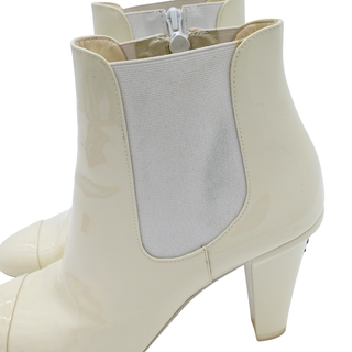 CHANEL | Off-White Interlocking CC Logo Chelsea Boots