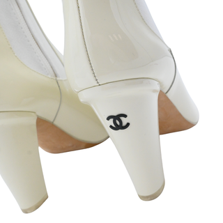 CHANEL | Off-White Interlocking CC Logo Chelsea Boots