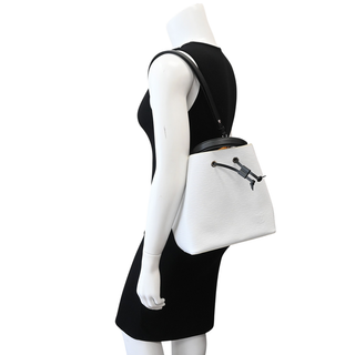 White Epi Néonoé MM Bucket Bag