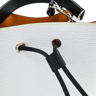 White Epi Néonoé MM Bucket Bag