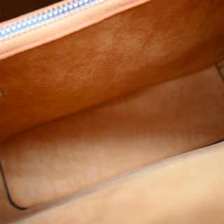 White Epi Néonoé MM Bucket Bag