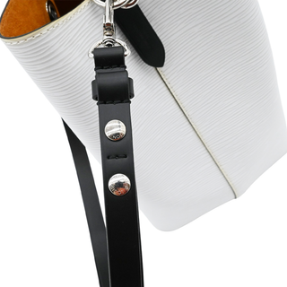 White Epi Néonoé MM Bucket Bag