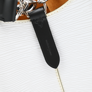 White Epi Néonoé MM Bucket Bag