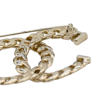 Chain-Link Interlocking CC Logo Brooch