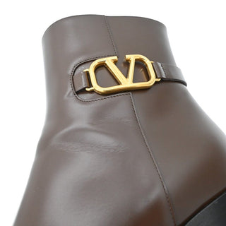 VLogo Signature Leather Zip Ankle Heeled Booties