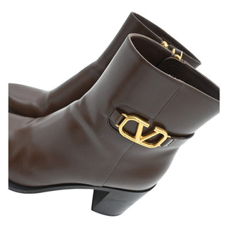 VLogo Signature Leather Zip Ankle Heeled Booties