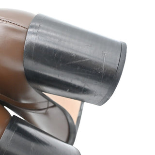 VLogo Signature Leather Zip Ankle Heeled Booties