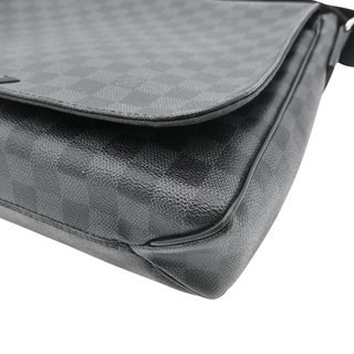 LOUIS VUITTON | Damier Graphite District MM Messenger Bag