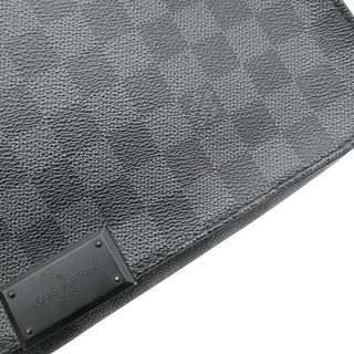 LOUIS VUITTON | Damier Graphite District MM Messenger Bag