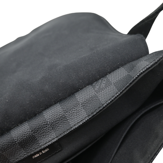 LOUIS VUITTON | Damier Graphite District MM Messenger Bag