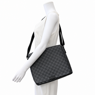 LOUIS VUITTON | Damier Graphite District MM Messenger Bag