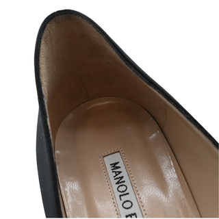 MANOLO BLAHNIK | Hangisi Crystal Buckle Satin Pumps