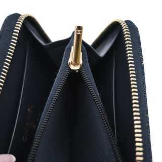 CHANEL | Dark Blue Denim Classic Zipped Coin Purse Spring 2026