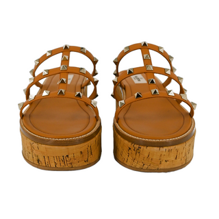 VALENTINO | Tan Leather Rockstud Cork Sandals